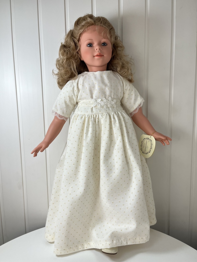 Коллекционная кукла "Алтея", 74 см, арт. 2524