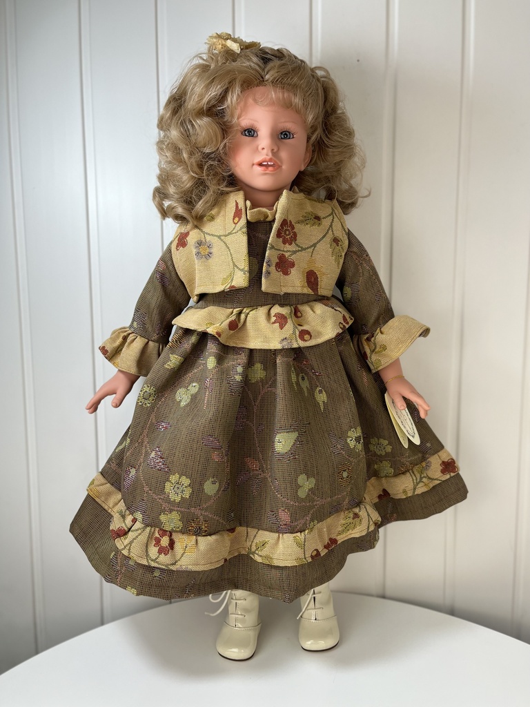 Коллекционная кукла "Кандела", 70 см, арт. 5025КА