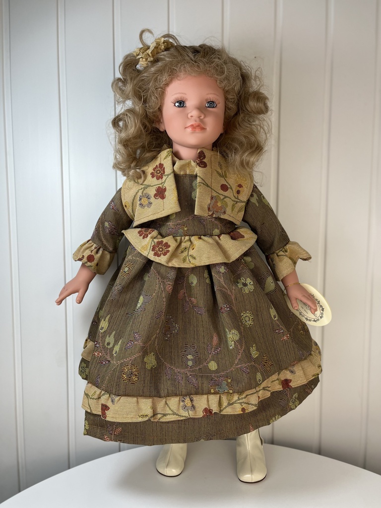 Коллекционная кукла "Кэрол", 70 см, арт. 5025